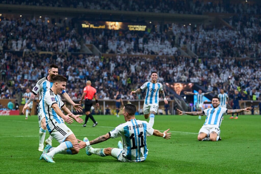 Di Maria comemora o segundo gol argentino. (Twitter/FIFA)