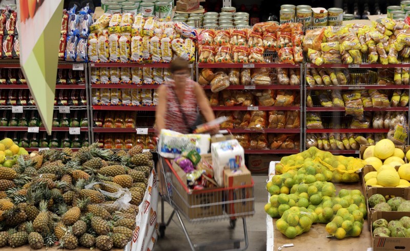 Mulher faz compras
